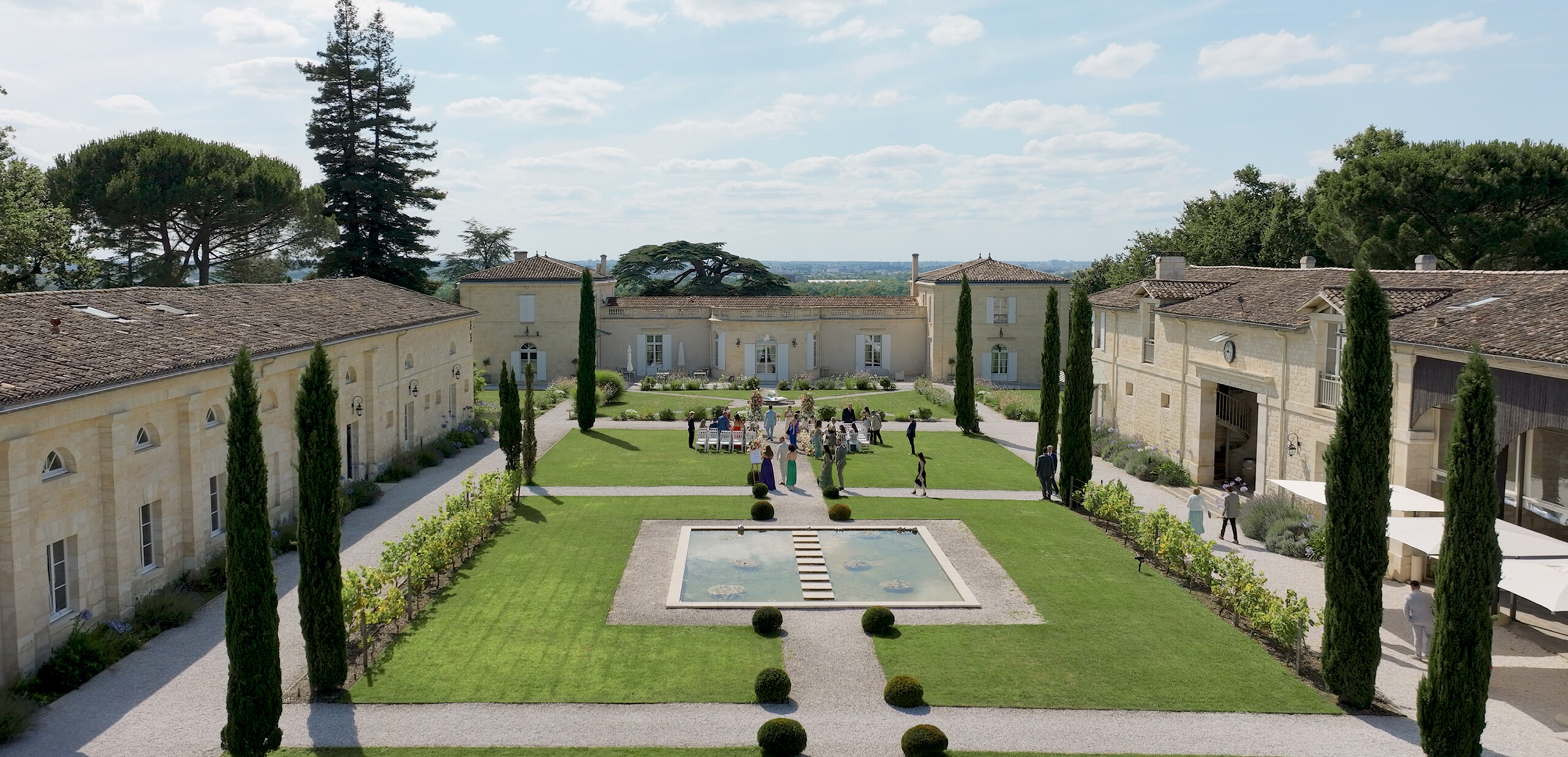 Michaela & Douglas – Svatba ve francouzském sídle Château Gassies